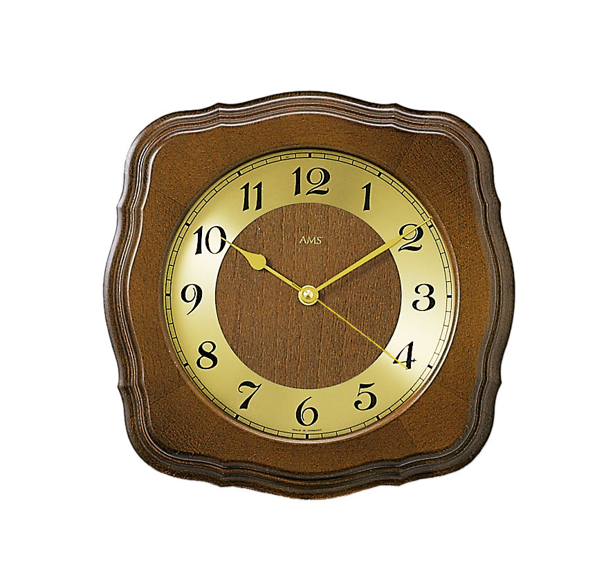 Horloge murale avec cadran, aiguilles dorées et boîtier en bois marron