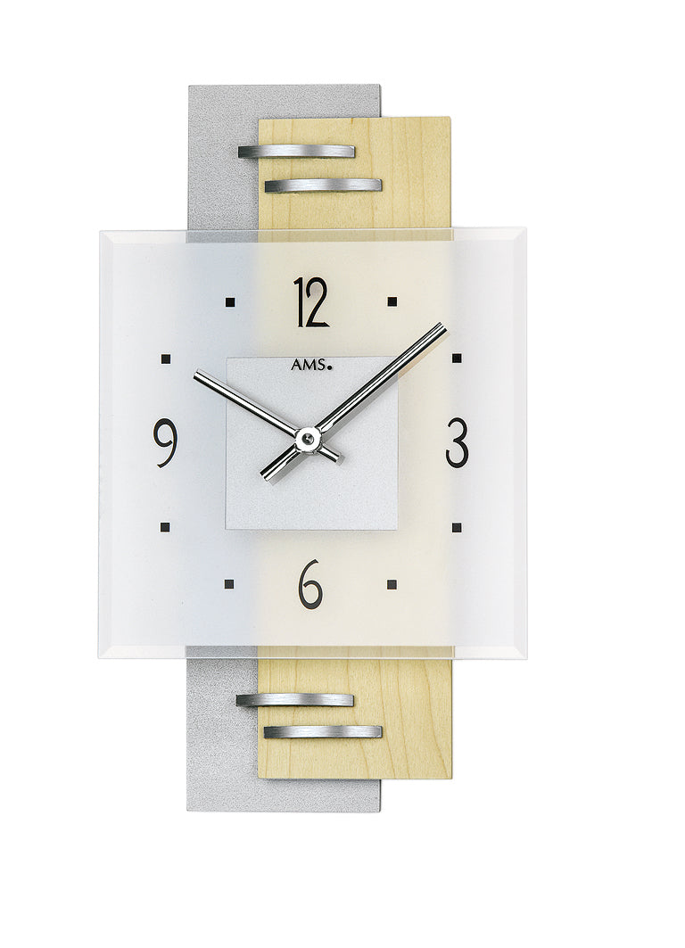 Horloge murale avec cadran rectangulaire blanc, aiguilles argentées et chiffres arabes