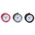 Trois réveils avec des cadres rouges, gris et noirs, des cadrans et des aiguilles blancs
