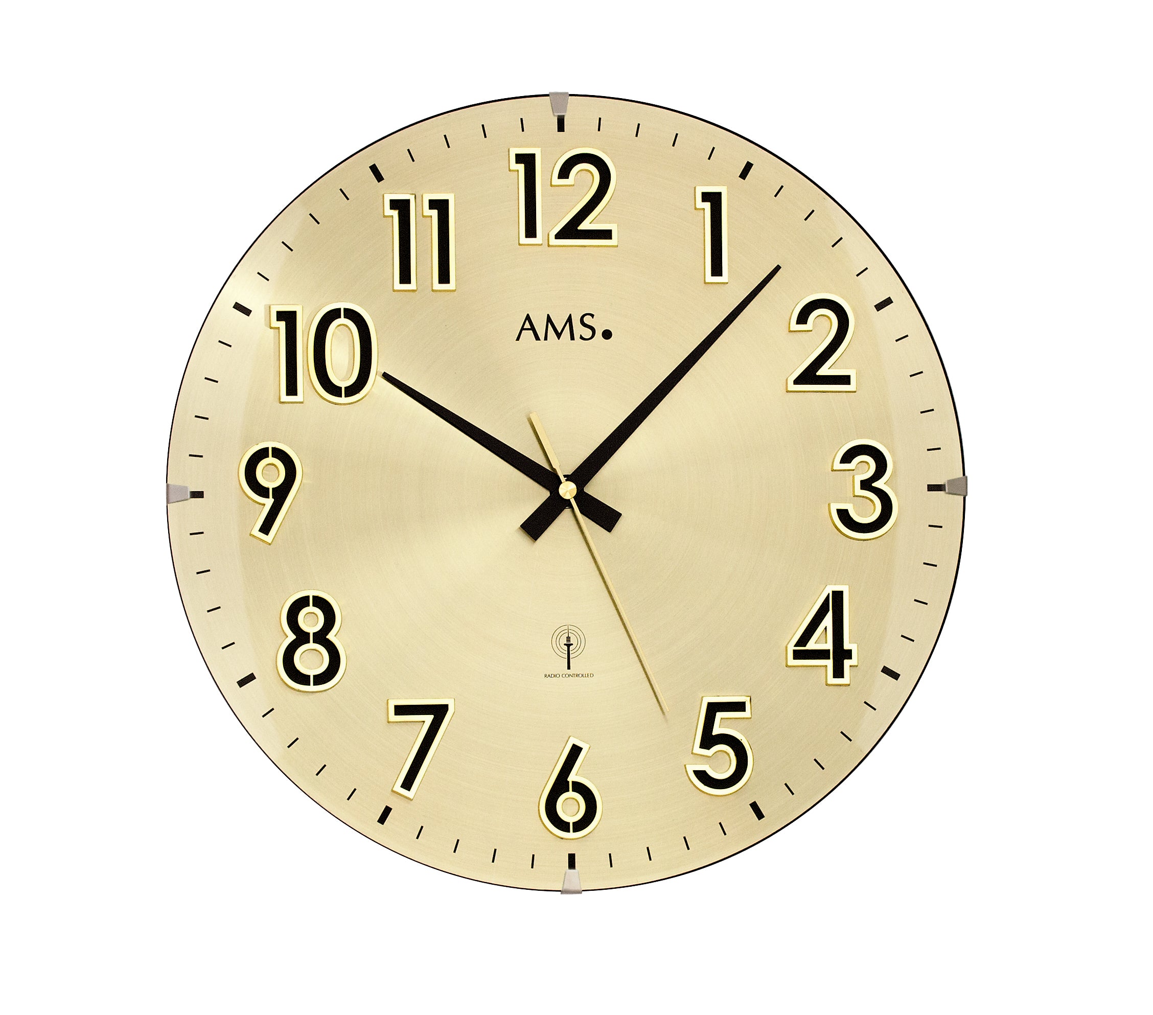 Horloge murale dorée AMS avec chiffres romains et aiguilles