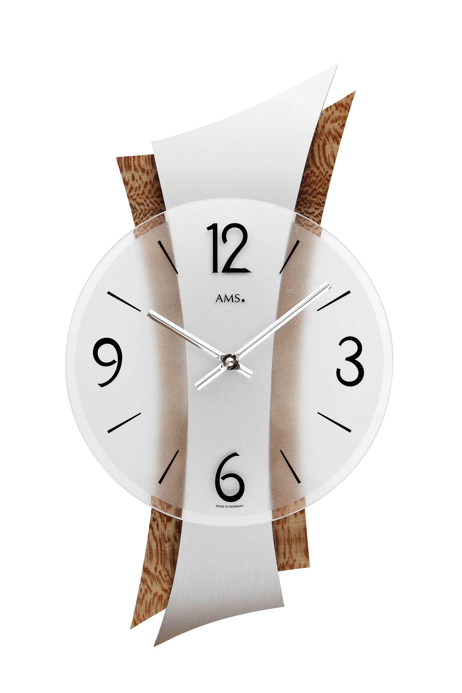 Horloge murale avec cadran blanc, bracelet aspect bois et aiguilles argentées