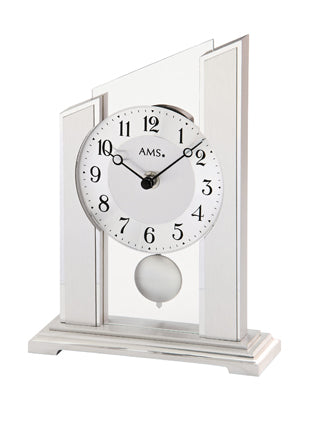 Pendule de table avec boîtier en bois clair, cadran rond et trotteuse
