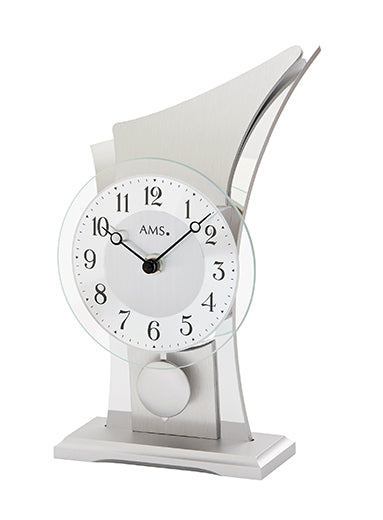 Horloge de table AMS argentée avec cadran rond et boîtier incurvé en aluminium