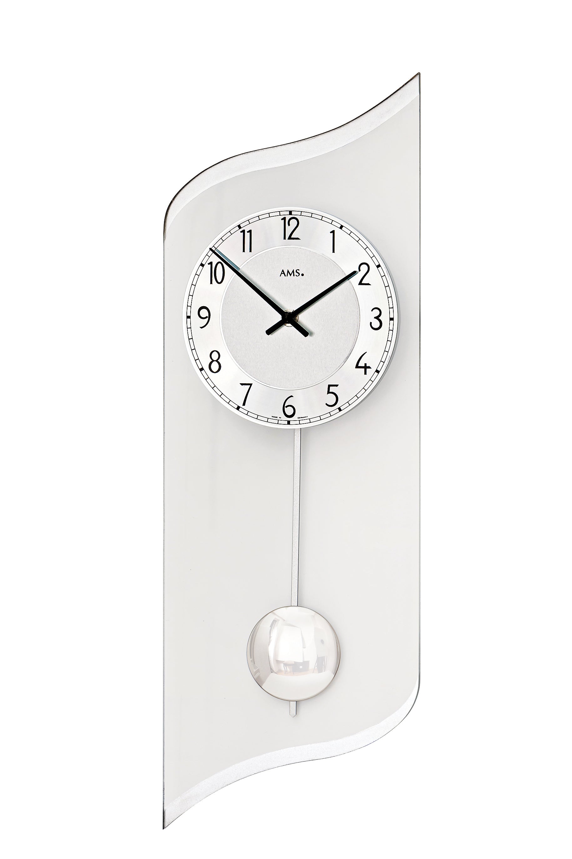 Horloge murale moderne avec cadran rond argenté et mouvement à pendule
