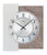 Horloge murale ronde avec cadran en aluminium blanc, chiffres et aiguilles noirs, pierre