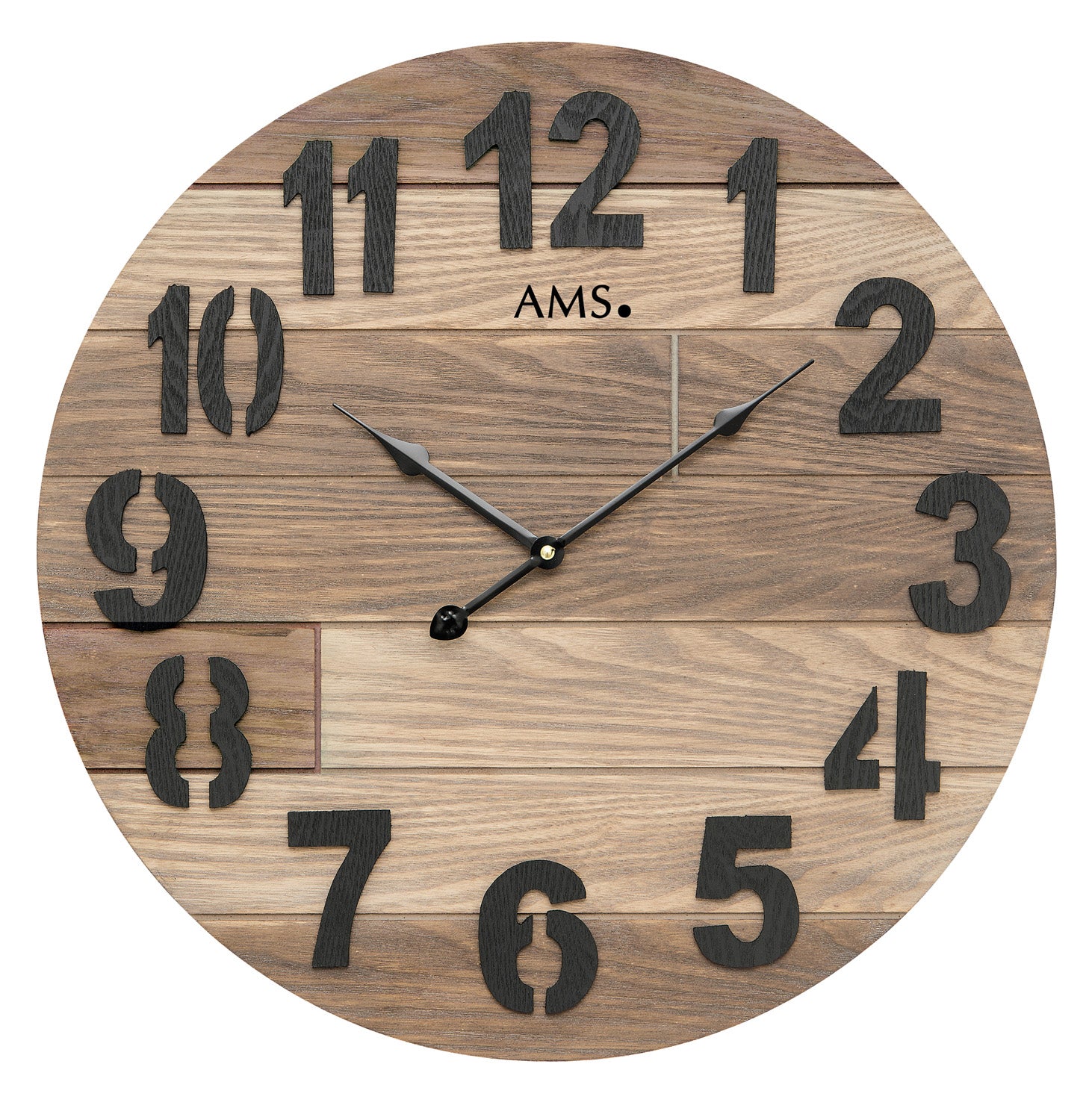 Horloge murale ronde avec boîtier en bois, chiffres et aiguilles noirs appliqués, logo AMS.