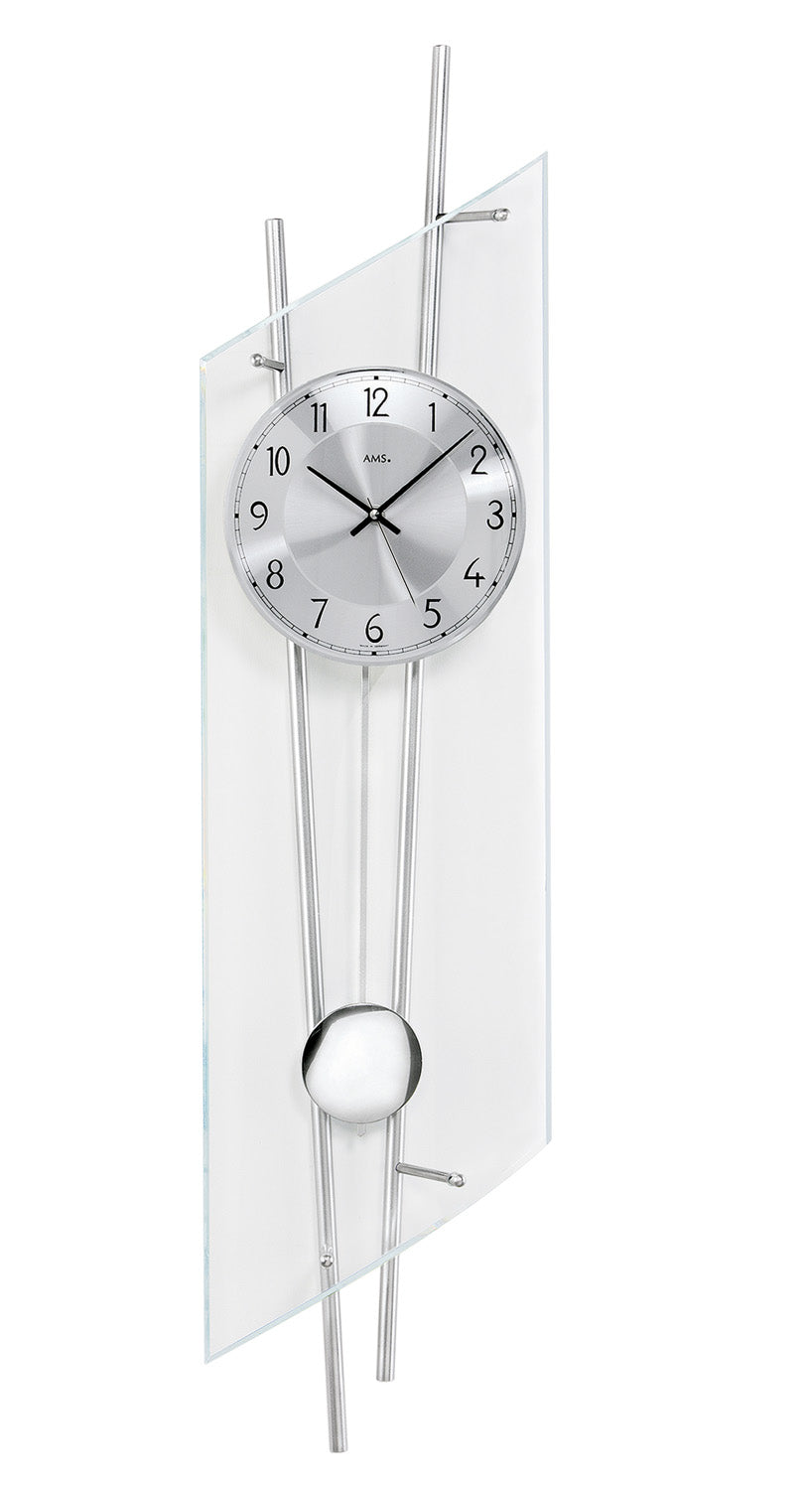 Horloge murale avec cadran rond, aiguilles argentées et suspension de type pendule