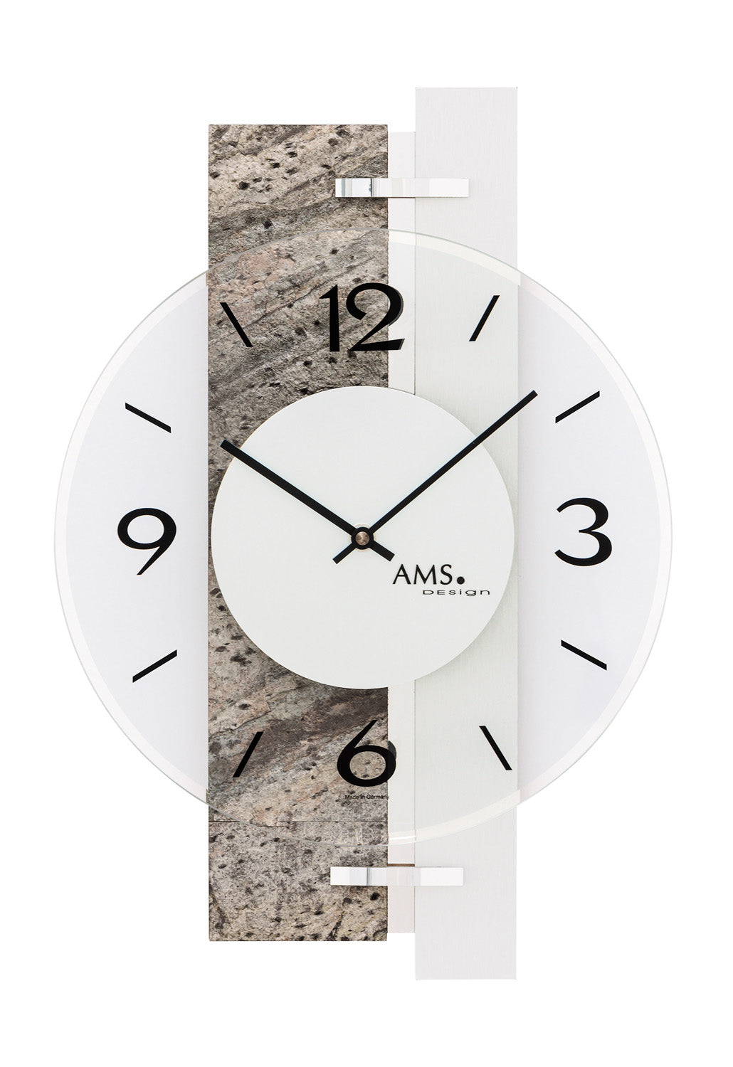 Horloge murale avec cadran rond blanc, aiguilles et chiffres noirs, élément en pierre naturelle grise