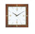Horloge murale avec cadre en bois marron, verre minéral et chiffres dorés ; aiguilles noires.