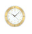 Horloge murale ronde avec cadran blanc, bordure dorée et aiguilles noires, logo AMS