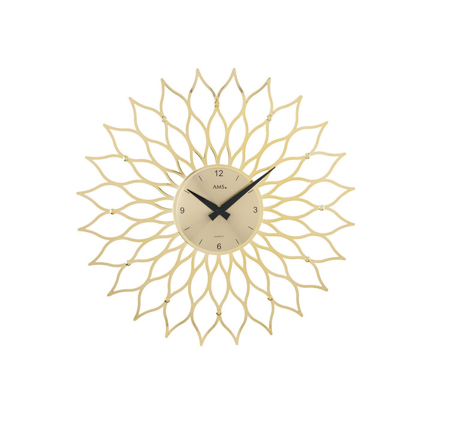 Horloge murale avec cadre métallique en forme de fleur et cadran blanc, détails dorés