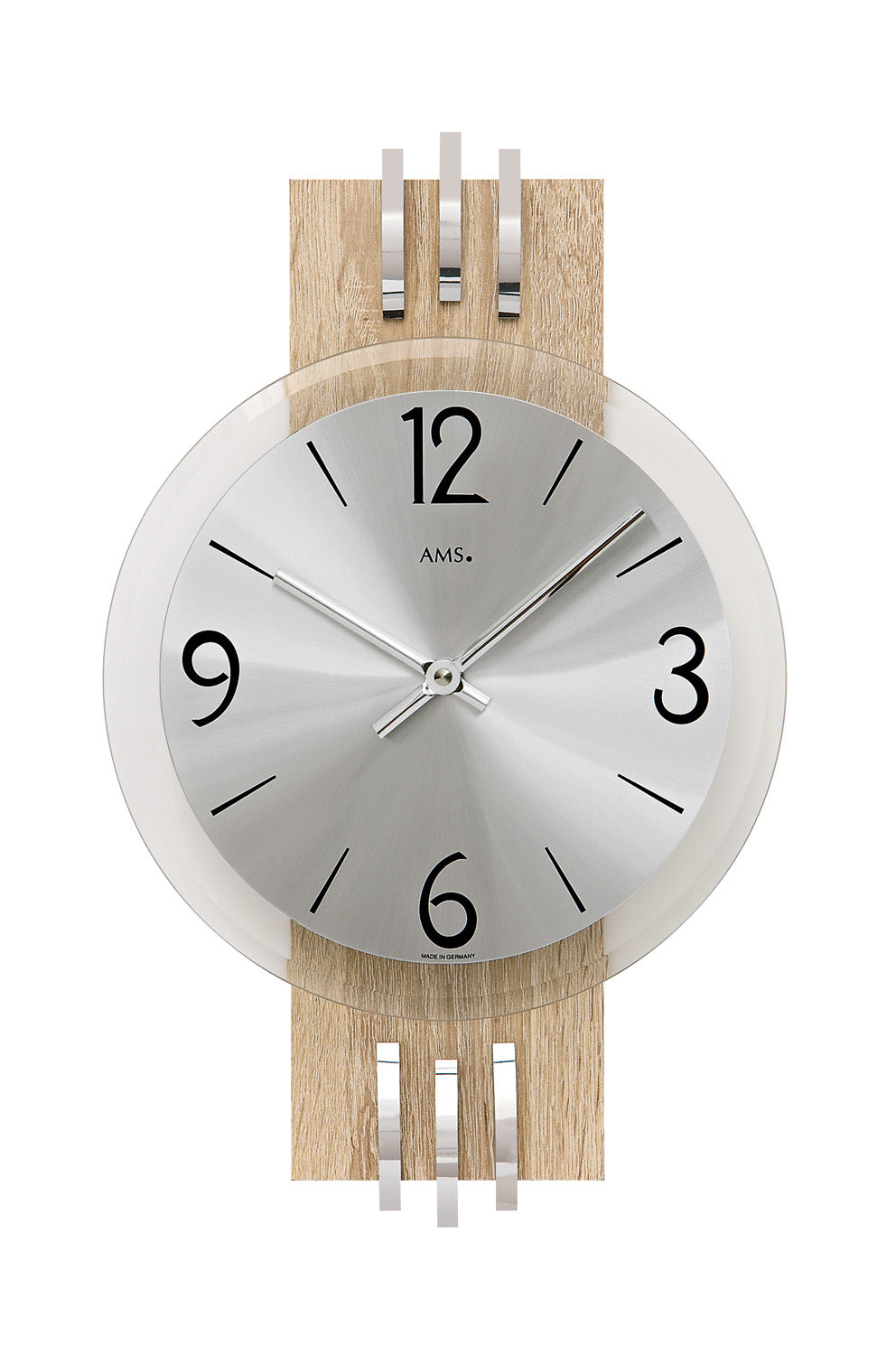 Horloge murale ronde avec cadran argenté, cadre en bois et aiguilles analogiques, grands chiffres