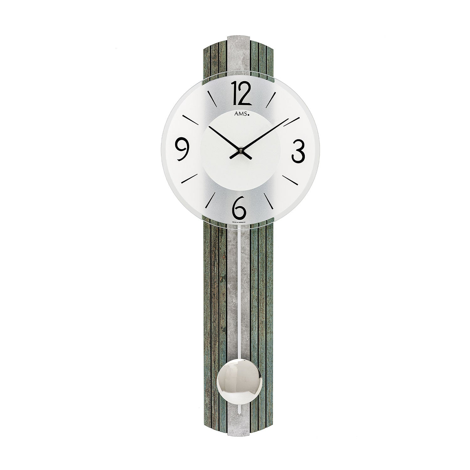 Horloge murale avec cadran blanc rond et pendule visible