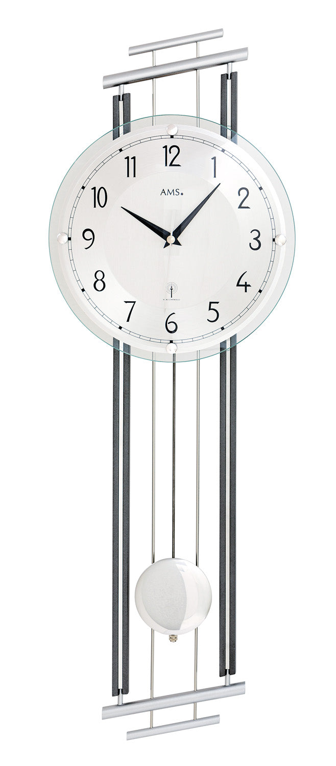 Pendule murale argentée avec verre minéral, cadran rond et boule de pendule