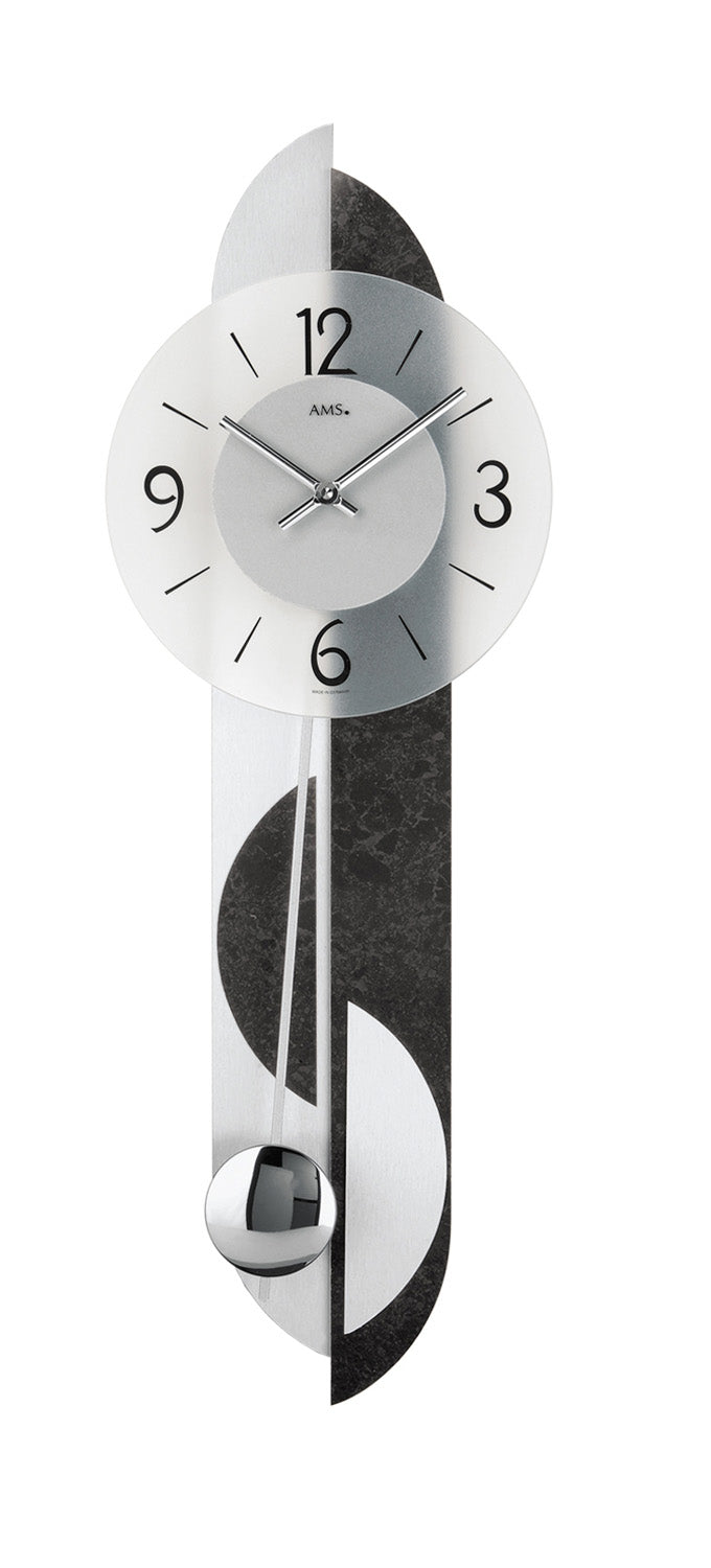Horloge murale avec cadran rond blanc, aiguilles argentées et boîtier de pendule couleur ardoise