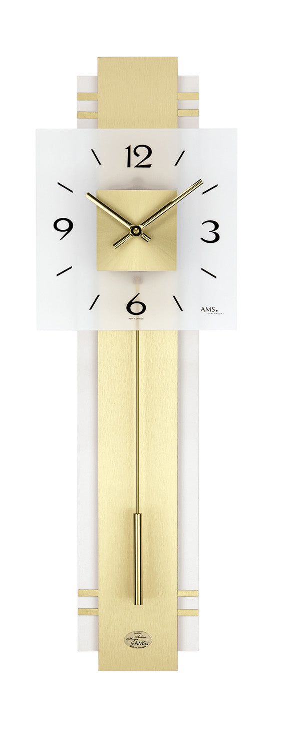 Pendule murale avec cadran blanc, aiguilles dorées et pendule en bois