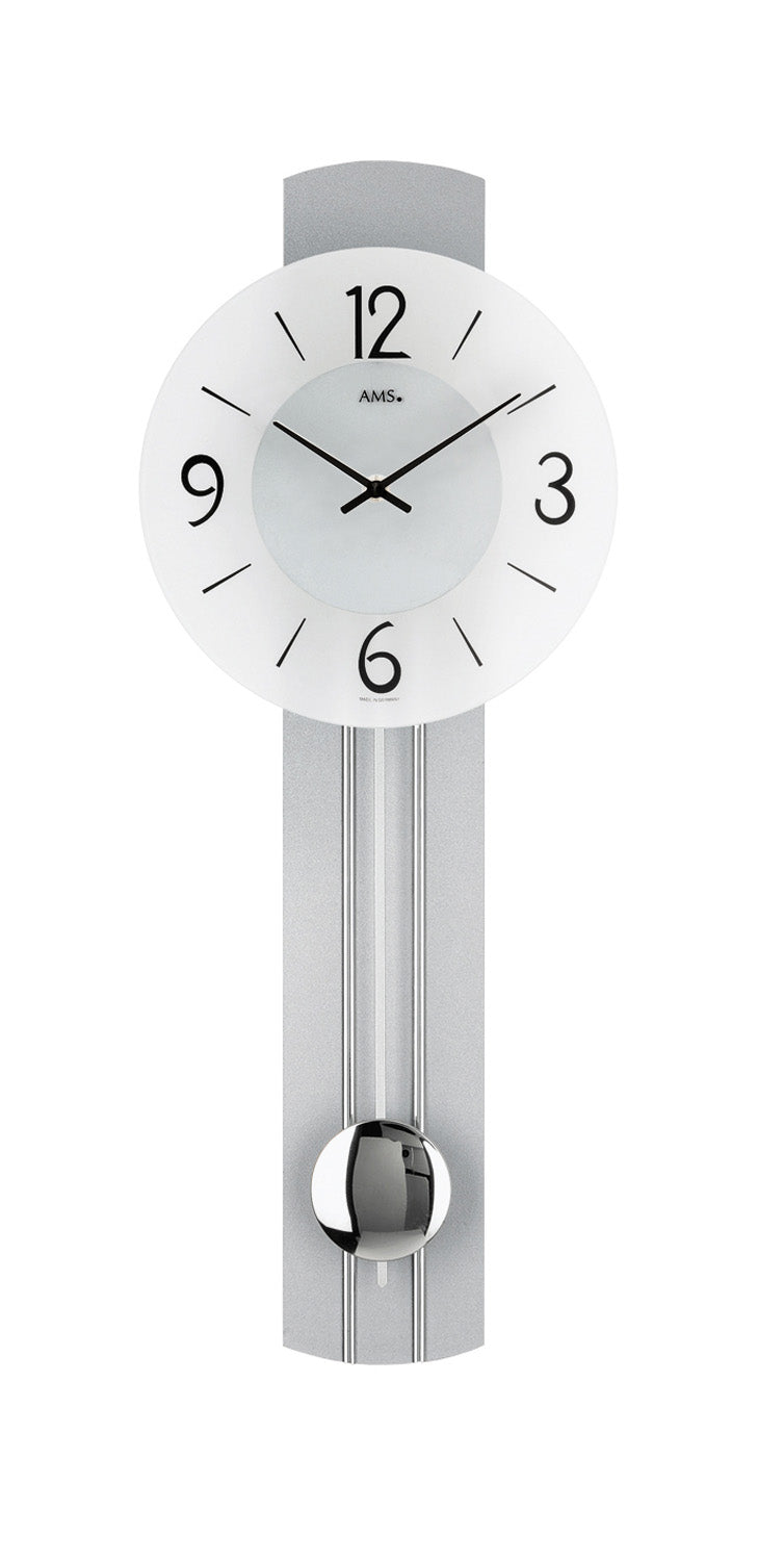 Horloge murale avec cadran rond blanc, pendule argentée et couvercle en verre
