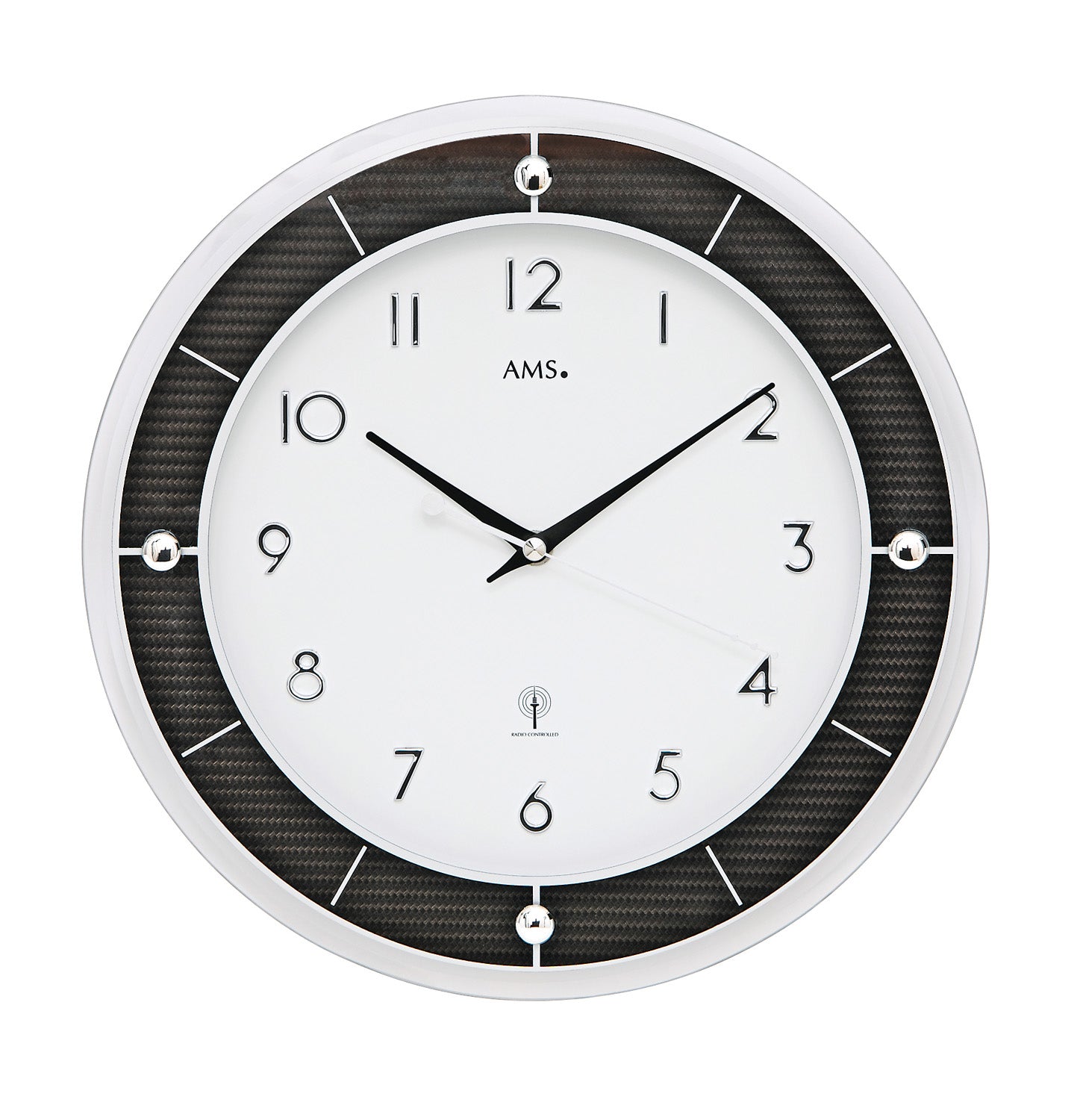 Horloge murale ronde avec cadran blanc, aiguilles noires et bordure en carbone foncé