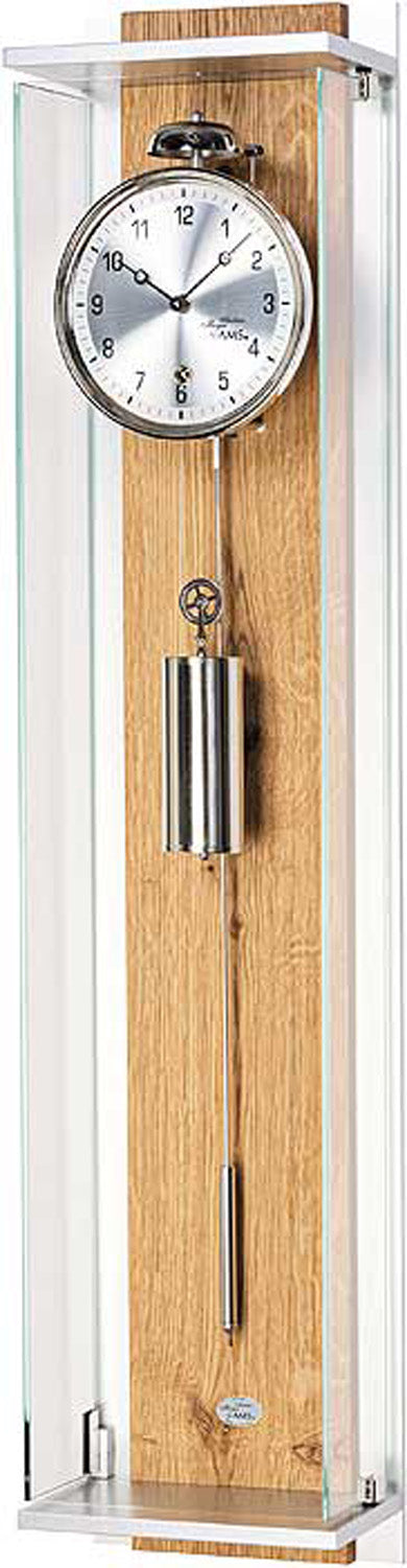 Pendule murale régulateur : boîtier en bois avec cadran rond et poids et balancier visibles