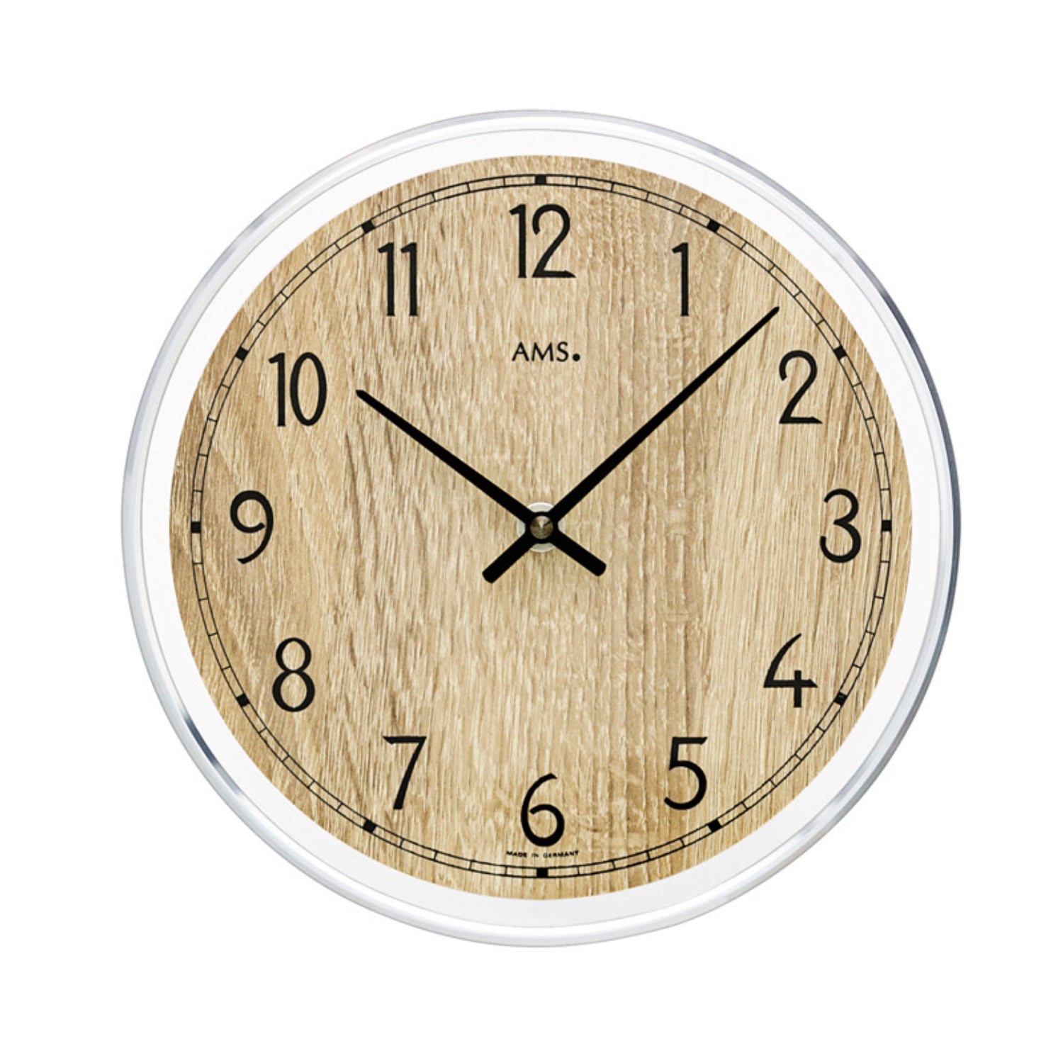 Horloge murale avec cadran en chêne Sonoma, aiguilles noires, anneau en aluminium et verre minéral.