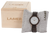 Bracelet de montre pour femme sur un sac en tissu gris clair avec bracelet en bois et cadran rond