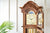 Pendule en bois avec fenêtre en verre ouverte, cadran rond en haut