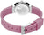 Vue arrière d'une montre pour femme avec bracelet rose, boucle ardillon et segments perforés