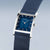 Bering Damenuhr mit blauem Zifferblatt, Indexen und blauem Milanaise-Armband
