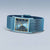 Bering Damenuhr von der Seite: breites blaues Milanaise-Armband und quadratisches blaues Zifferblatt