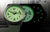 Montre pour homme avec index lumineux verts sur le cadran et boîtier noir.