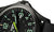 Montre homme vue de côté : boîtier gris, cadran noir avec chiffres luminescents verts