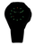 Montre pour homme avec aiguilles luminescentes et index bâtons sur un cadran sombre.