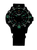 Bracelet de montre pour homme avec cadran noir, index lumineux verts et bracelet noir.