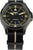 Montre homme : cadran noir, aiguilles dorées, bracelet en tissu noir à rayure beige