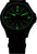 Montre homme avec bracelet en tissu noir, chiffres et aiguilles luminescents verts, cadran sombre