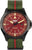 Montre homme avec bracelet en tissu vert et boîtier noir, cadran rouge avec logo traser
