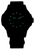 Cadran de montre lumineux avec aiguilles et index verts et oranges
