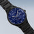 Montre homme avec cadran bleu, aiguilles et bracelet en métal noir