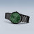Montre homme avec bracelet noir et cadran vert, couronne latérale visible