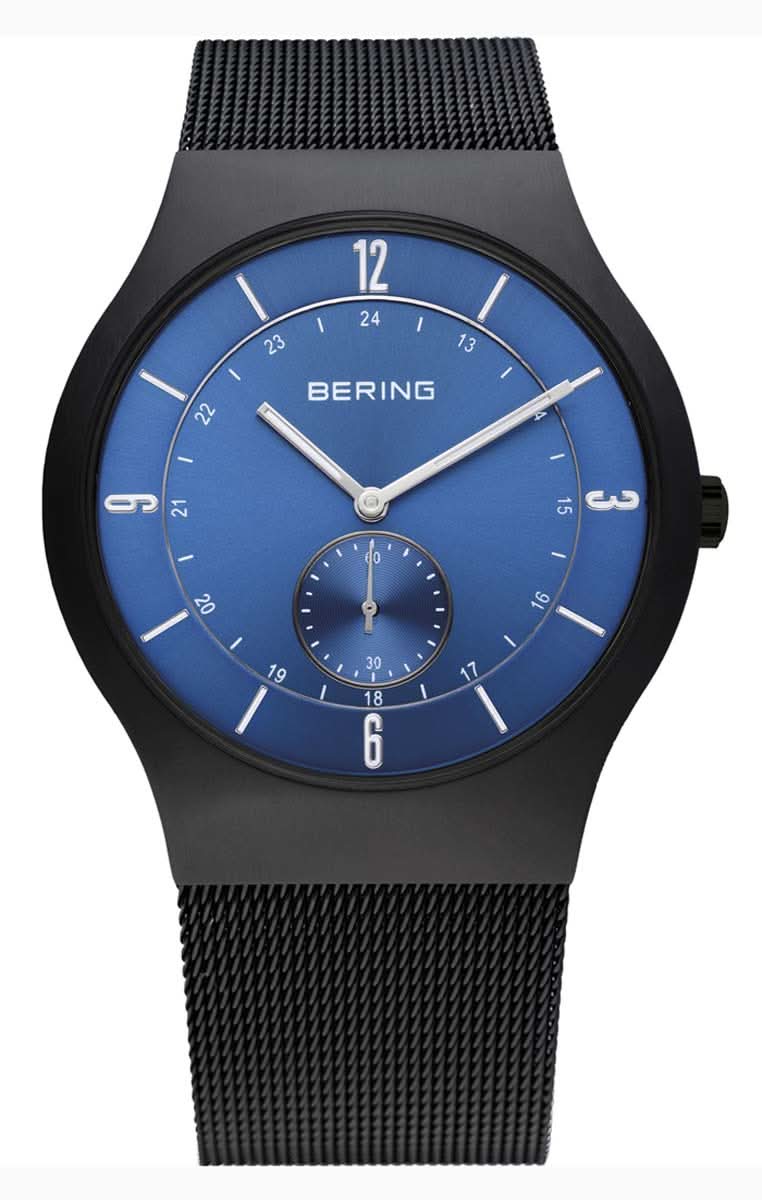 Montre homme avec cadran bleu, aiguilles argentées et bracelet milanais foncé