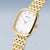 Montre pour femme avec boîtier rectangulaire-ovale doré, cadran blanc et bracelet à maillons.
