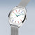 Bracelet avec boîtier argenté, cadran blanc et bracelet en maille d'acier inoxydable