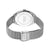 Boîtier de montre avec inscription gravée et bracelet milanais argenté