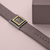 Damenarmbanduhr mit rechteckigem Gehäuse und grauem Mikrofaserarmband, goldene Zeiger