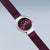 Bering Damenuhr seitlich: lila Zifferblatt, silbernes Gehäuse, lila Milanaise-Armband