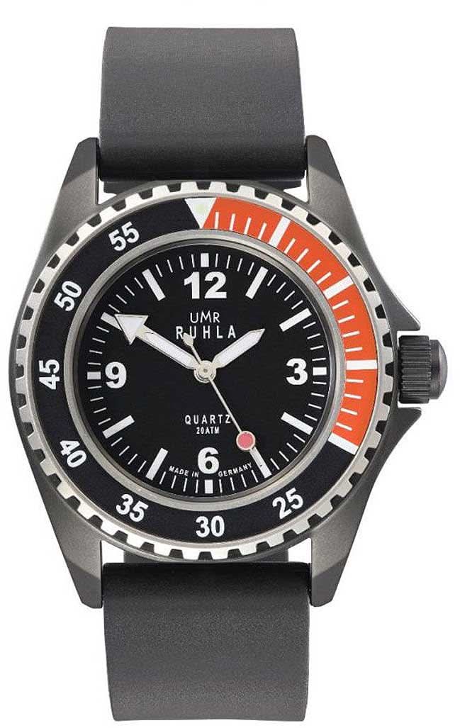 Montre avec cadran noir, lunette rouge et bracelet noir ; mouvement à quartz