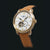 Bracelet de montre pour homme avec cadran blanc, mouvement apparent et bracelet en cuir marron