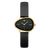 Damenarmbanduhr mit schwarzem Zifferblatt, goldfarbener Lünette und schwarzem Lederband