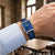 Herren-Quarzuhr am Handgelenk mit blauem Zifferblatt und blauem Lederarmband
