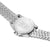 Rückseite einer Herrenarmbanduhr aus Edelstahl mit Prägung und Gliederarmband